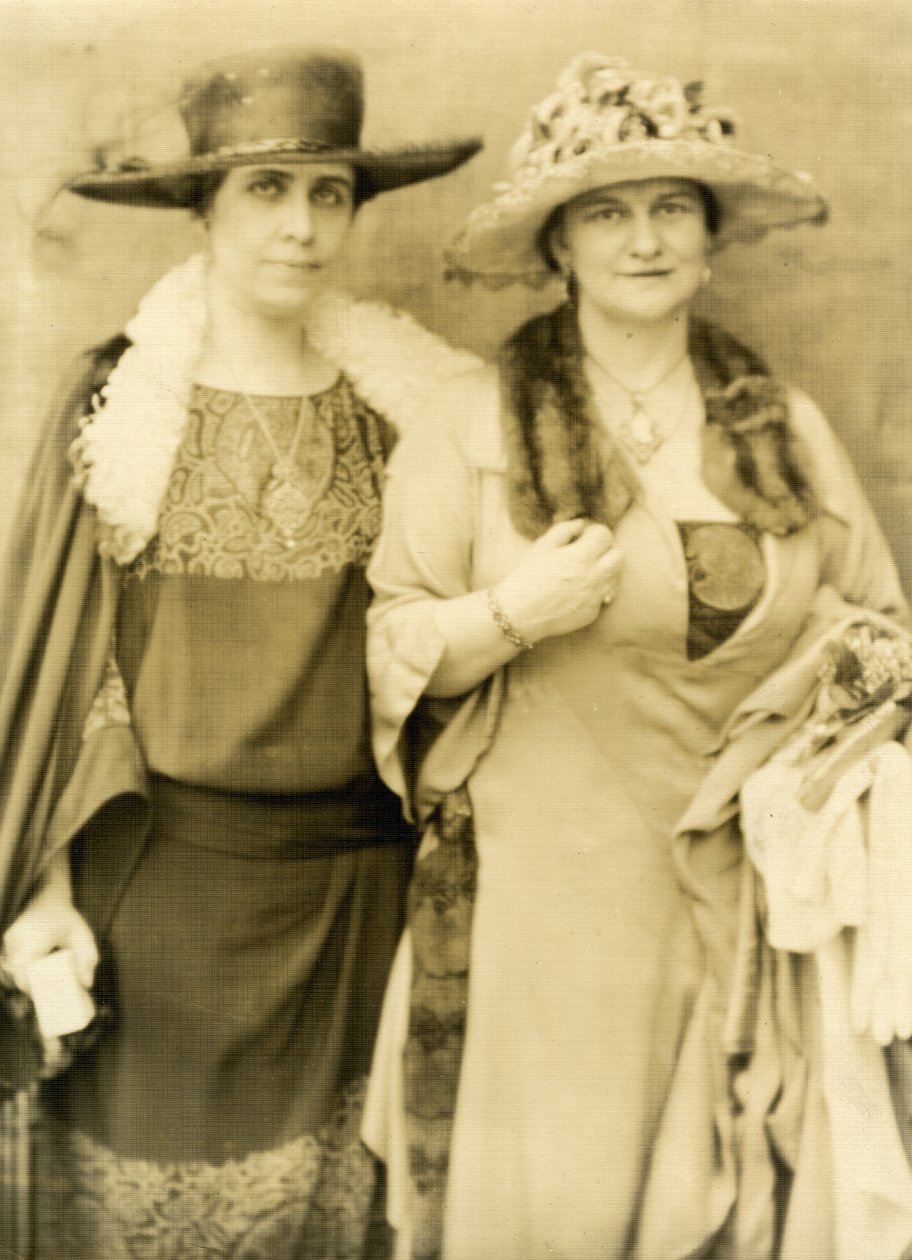 Pani Coolidge i jej przyjaciółka Frances Parkinson Keyes autorstwa Jessie Tarbox Beals