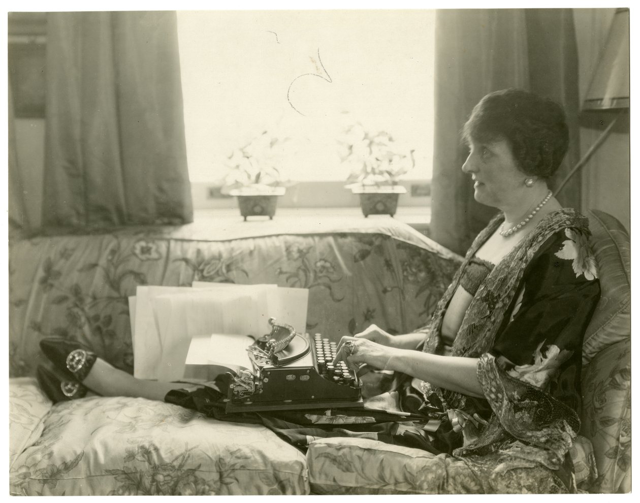 Pani Emily Post, autorka Etykiety, ok. 1926-28 autorstwa Jessie Tarbox Beals