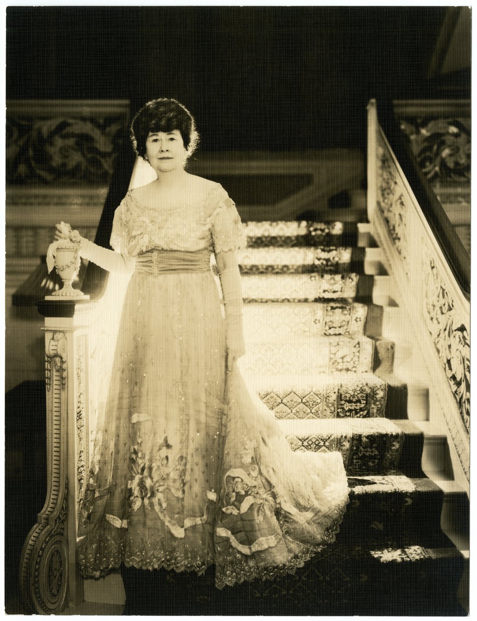 Pani Frank G Logan z Chicago, mecenas sztuki, ok. 1931-34 (zdjęcie żelatynowo-srebrowe) autorstwa Jessie Tarbox Beals