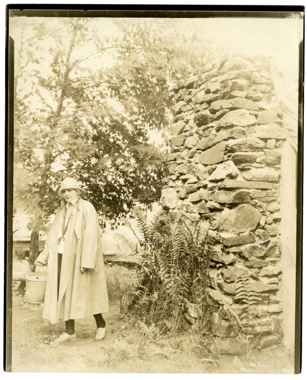Pani Jane Deeter Rippin, dyrektor Girl Scouts w Camp Andrea, Briarcliff, NY, ok. 1926-27 (zdjęcie żelatynowo-srebrowe) autorstwa Jessie Tarbox Beals