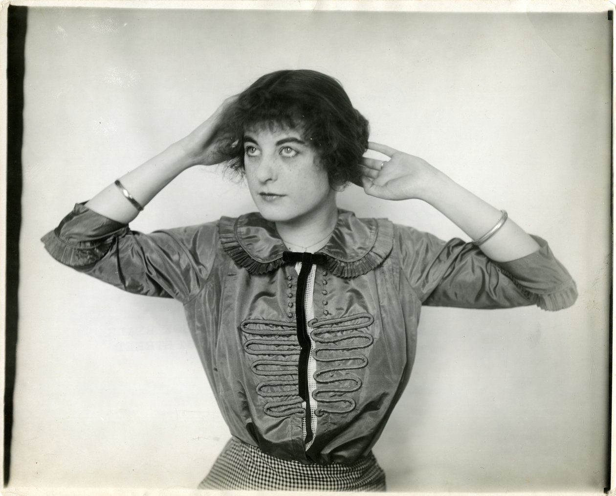 Bluzka z tafty, Forsythe, ok. 1905-18 (zdjęcie żelatynowo-srebrne) autorstwa Jessie Tarbox Beals