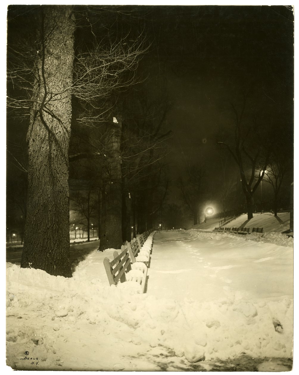 Centrum handlowe nocą, Boston, Mass, USA, ok. 1902-10 (zdjęcie żelatynowo-srebrowe) autorstwa Jessie Tarbox Beals