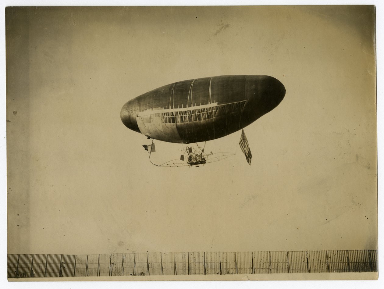 Sterowiec „Ville de St Mande” autorstwa Jessie Tarbox Beals