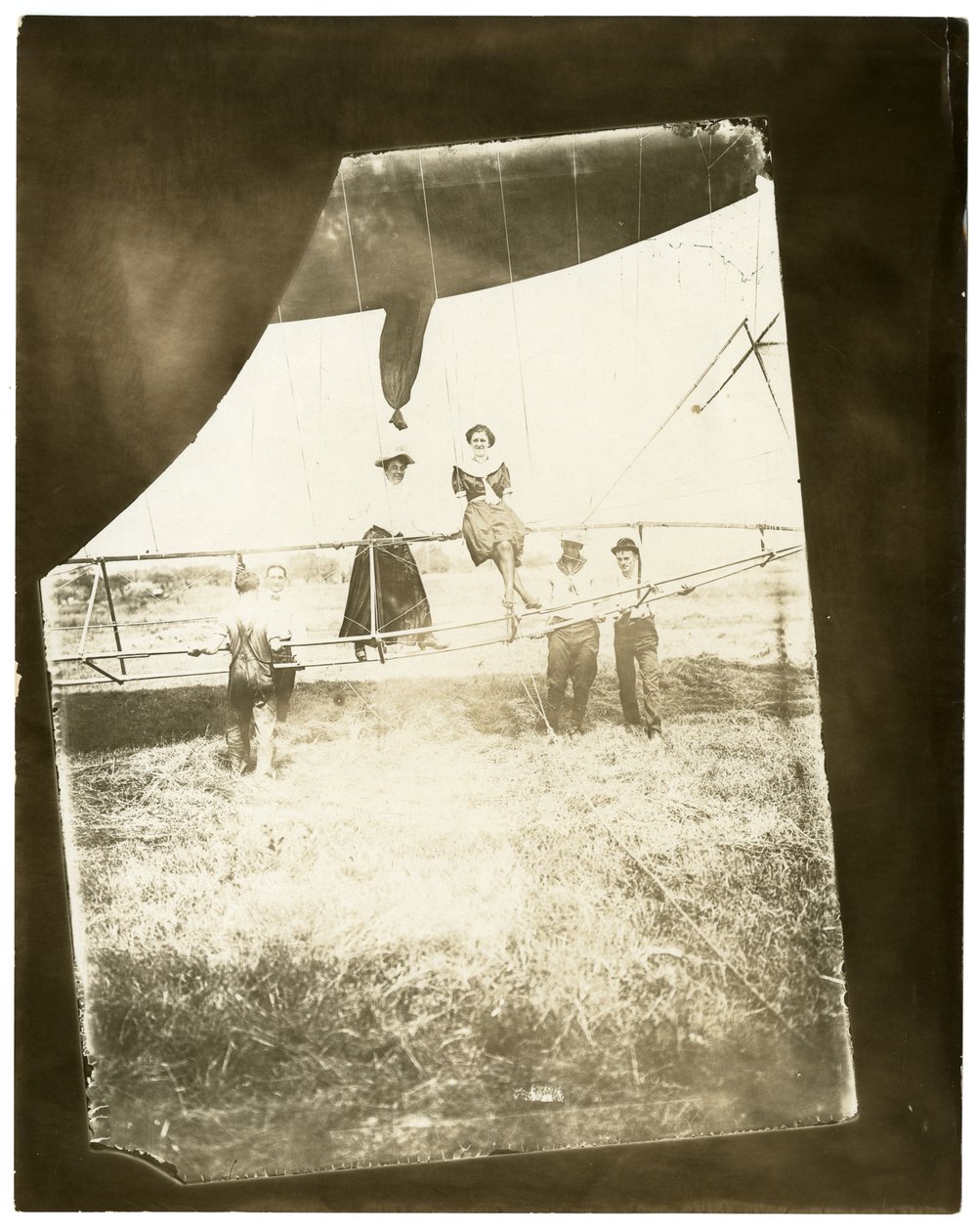 Sterowiec „Ville de St Mande”, Beals na pokładzie autorstwa Jessie Tarbox Beals