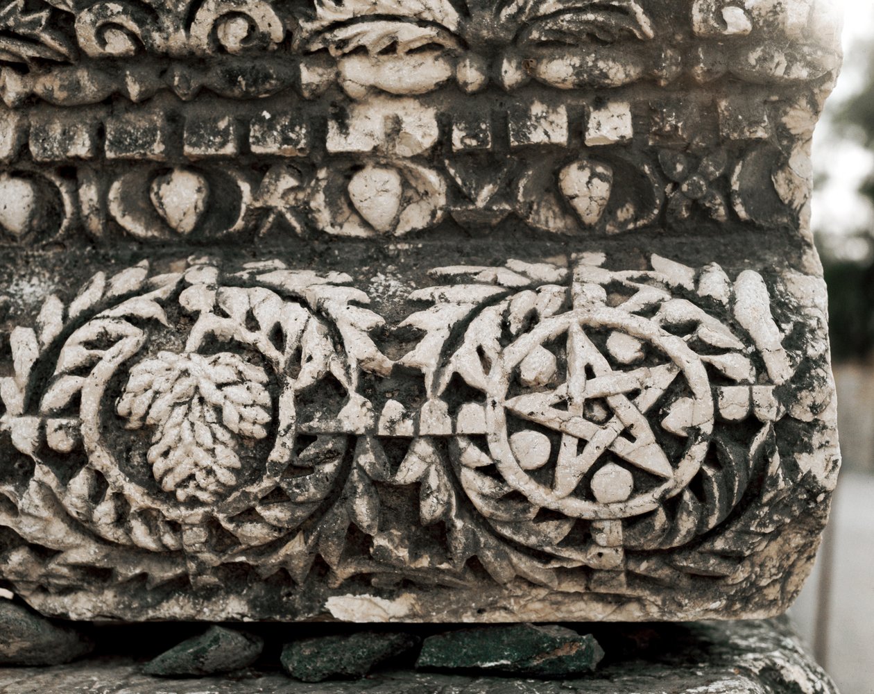 Fragment kapitelu z gwiazdą Dawida, II-III w. autorstwa Jewish School