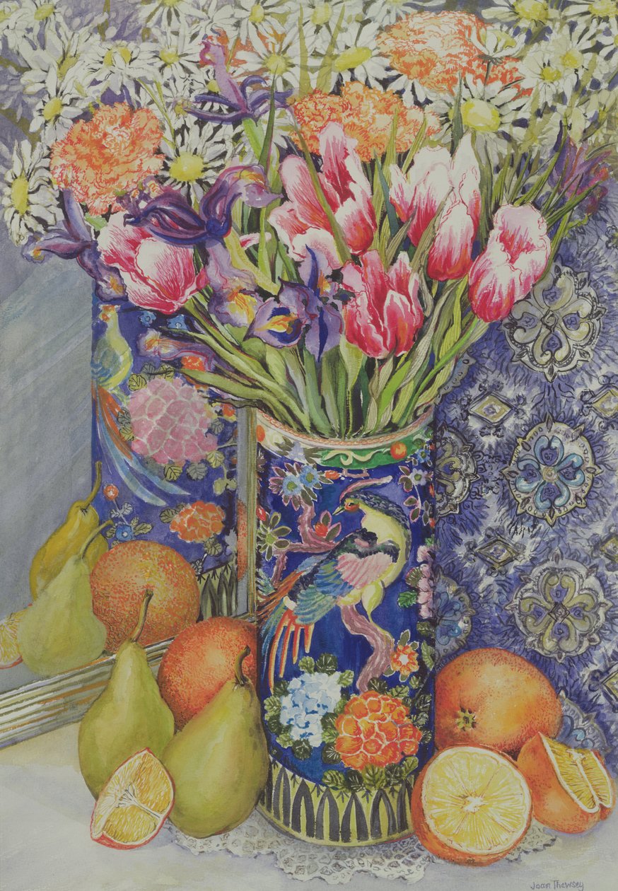 Tulipany w japońskim wazonie z owocami autorstwa Joan Thewsey