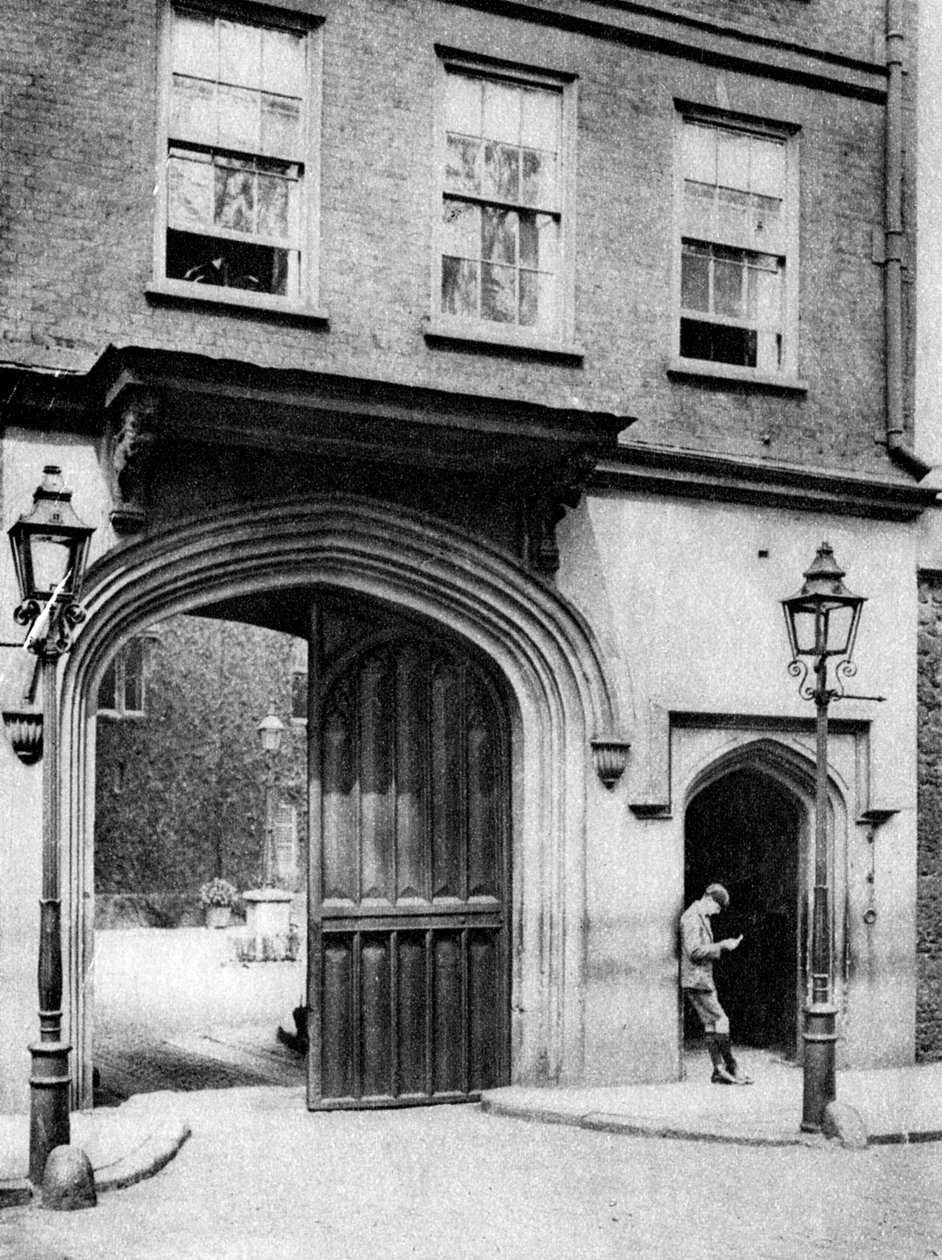 XVI-wieczna brama do Charterhouse, Londyn, 1926-1927. autorstwa Joel