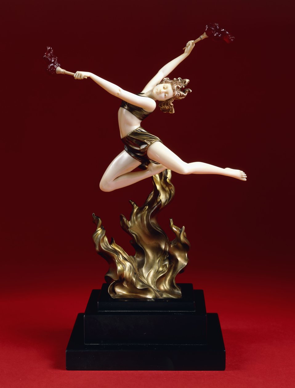 The Flame Leaper, początek XX wieku (malowany na zimno brąz, kość słoniowa, bursztyn, podstawa z czarnego belgijskiego marmuru) autorstwa Johann Philipp Ferdinand Preiss