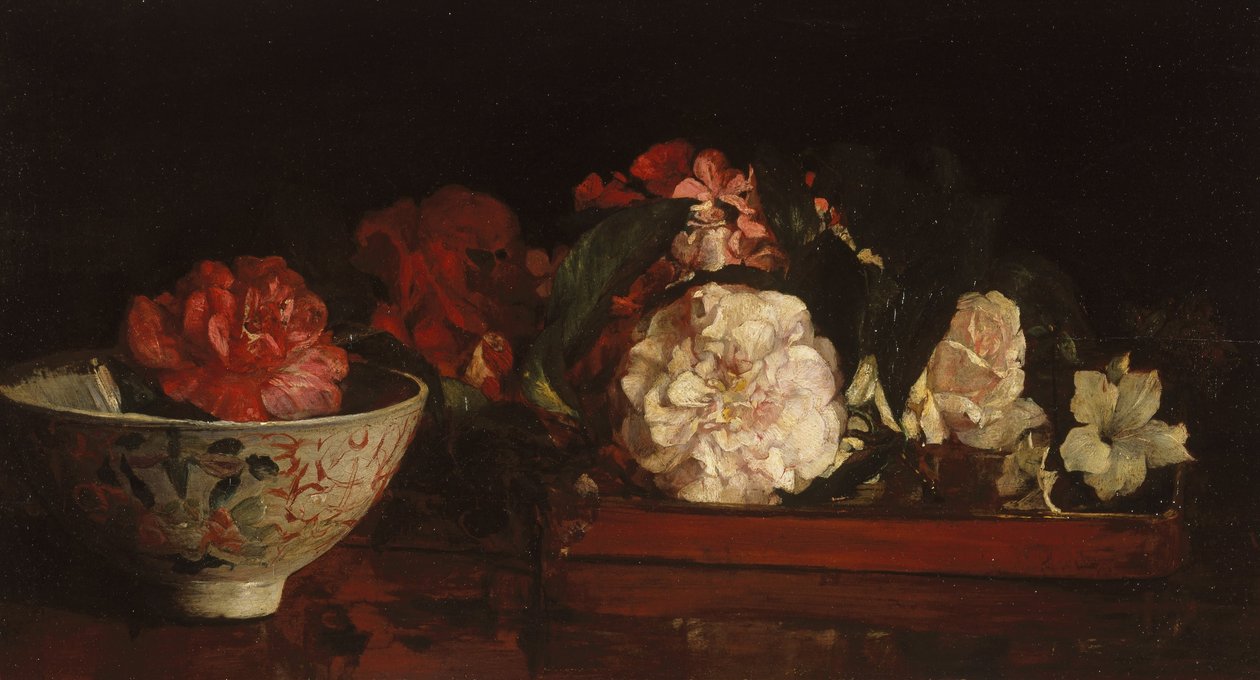 Kwiaty na japońskiej tacy na mahoniowym stole autorstwa John La Farge or Lafarge
