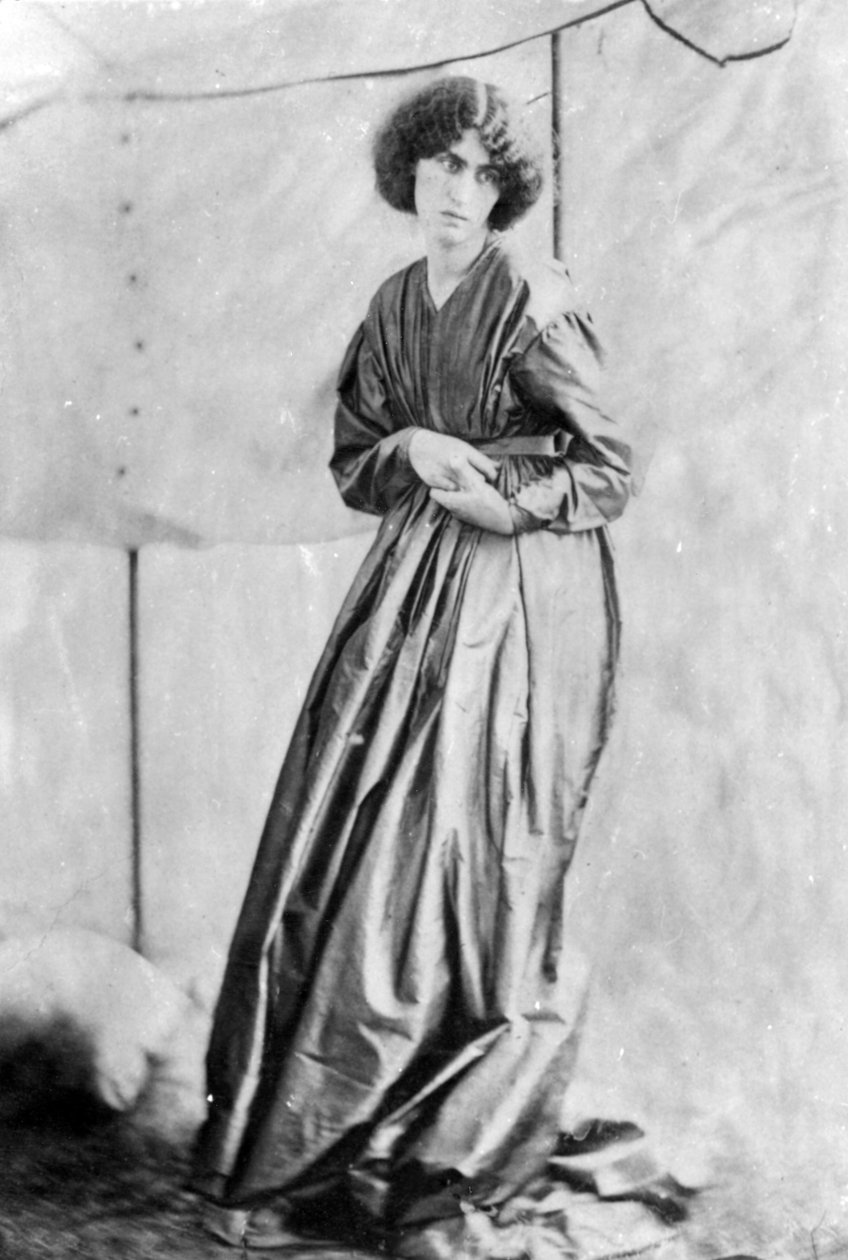 Jane Morris, upozowana przez Dante Gabriela Rossettiego, 1865 (odbitka albuminowa) autorstwa John R. Parsons