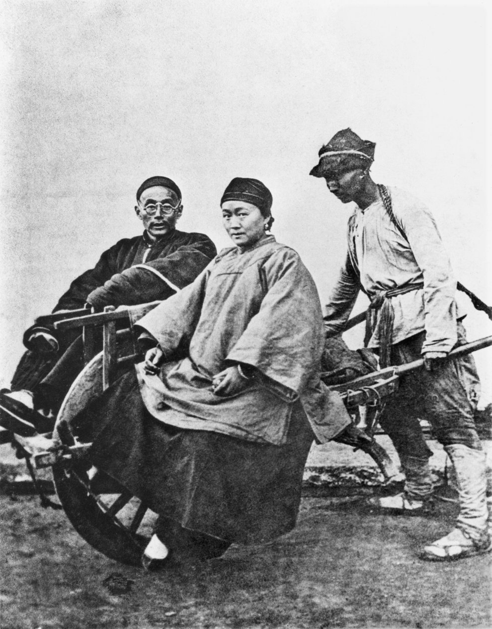 Chińska riksza, ok. 1870 autorstwa John Thomson