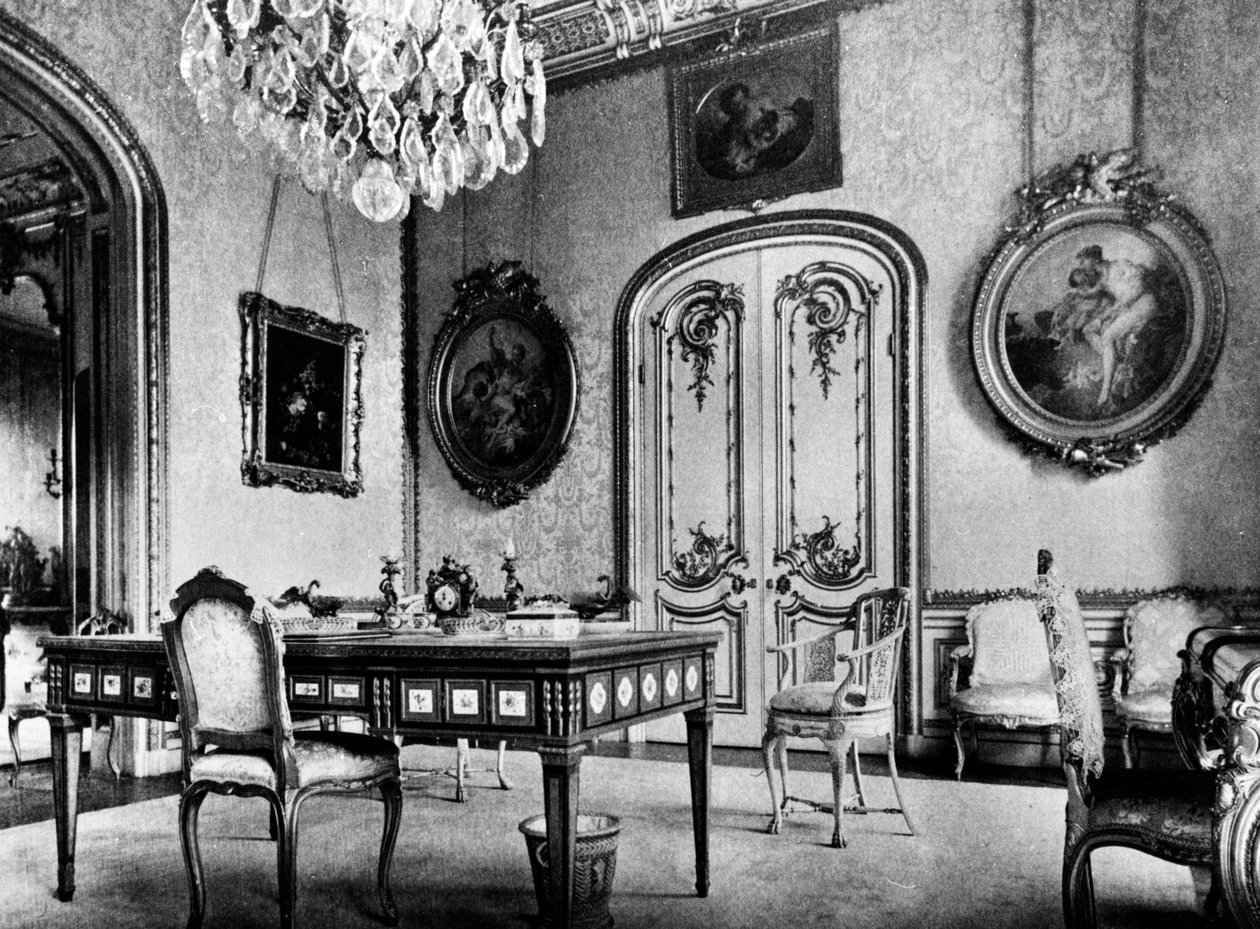 Jeden z głównych pokoi w Seamore Place, ilustracja z „Opisu dzieł sztuki tworzących kolekcję Alfreda de Rothschilda” autorstwa Charlesa Davisa, opublikowana w 1884 r. autorstwa John Thomson