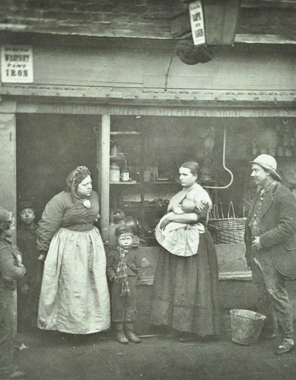 „Cierpiący od powodzi”, 1877 r. autorstwa John Thomson