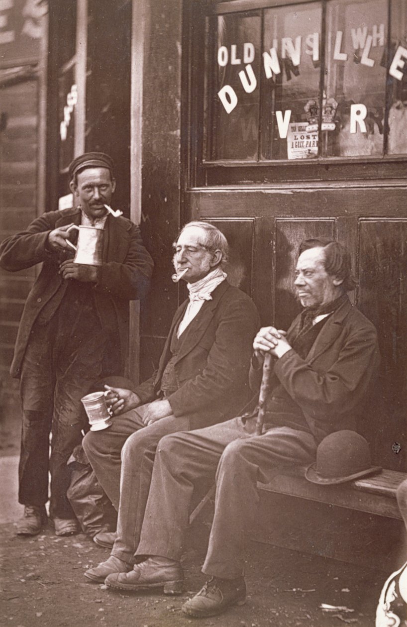 Robotnik na murze, 1876-77 (woodburytype) autorstwa John Thomson