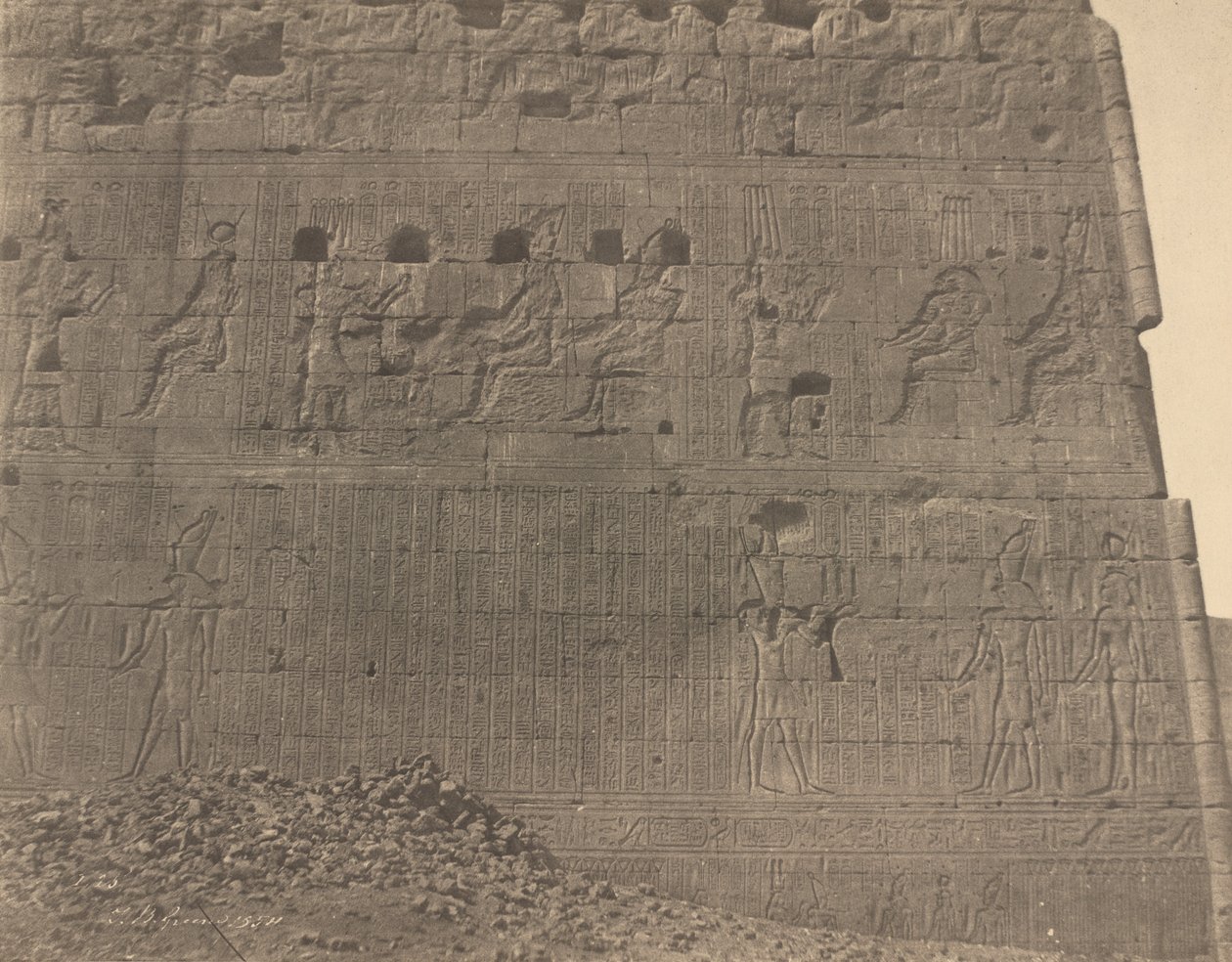 Edfu-Rzeźby i napisy na orientalnej twarzy autorstwa John Beasley Greene