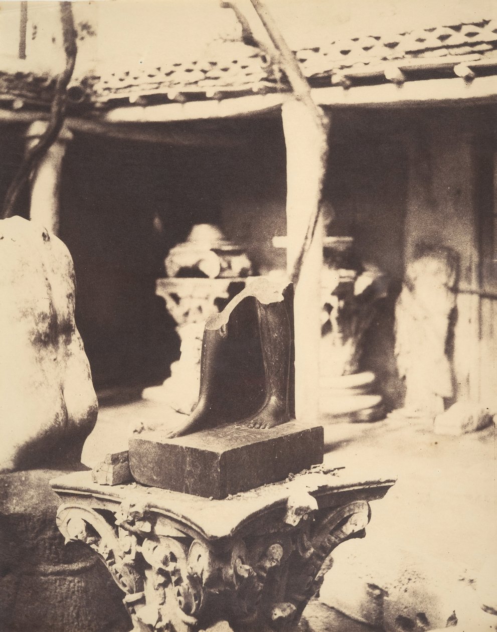 Fragment posągu egipskiego w Muzeum w Cherchell, Algieria, 1856. autorstwa John Beasley Greene