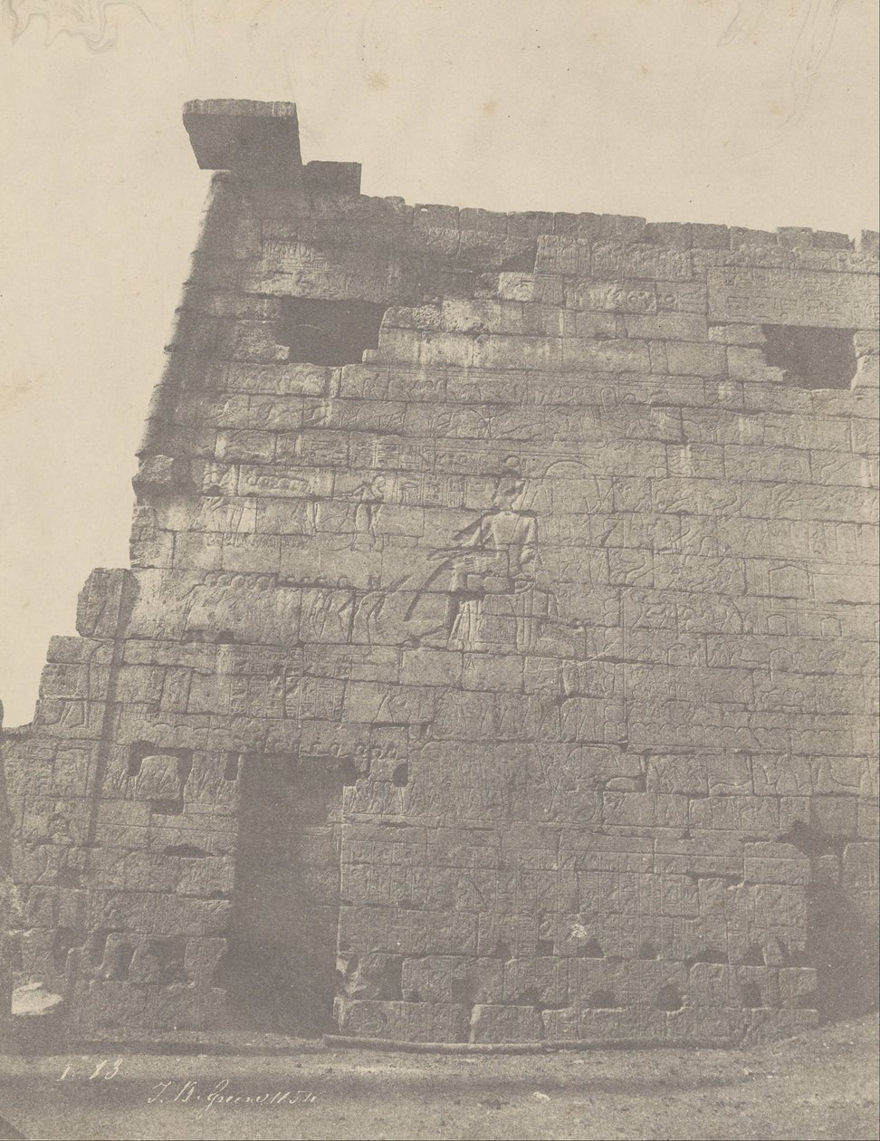 Louqsor, historyczne rzeźby pylonu (masyw prawy) autorstwa John Beasly Greene