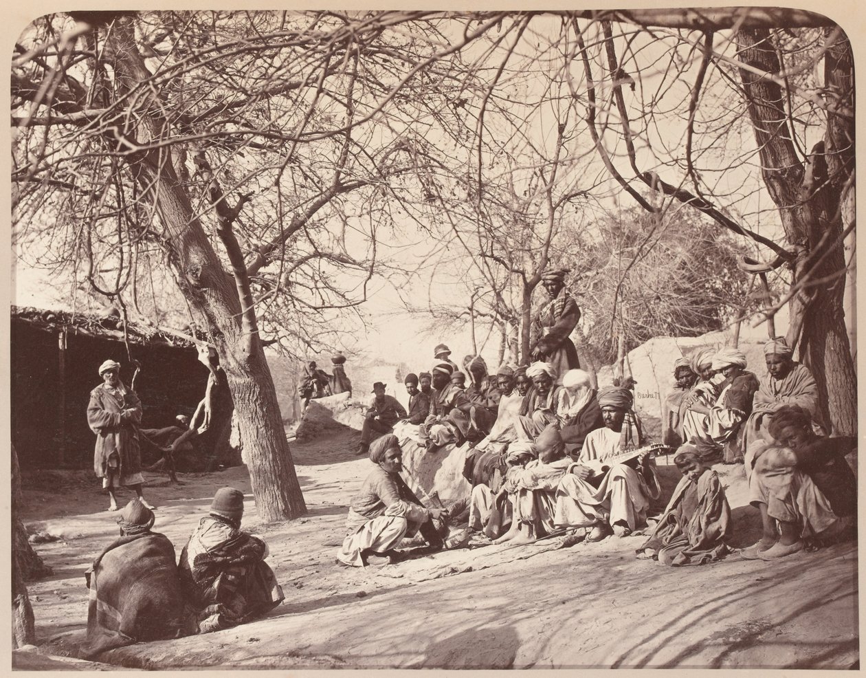Scena uliczna w mieście Dżalalabad, 1878 autorstwa John Burke