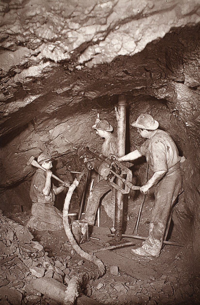 Koniec wiertła skalnego, kopalnia East Pool, ilustracja z „Mongst mines and miners, czyli Underground Scenes by Flash-Light” J.C. Burrowsa i Williama Thomasa, pub. 1893 (zdjęcie w sepii) autorstwa John Charles Burrow
