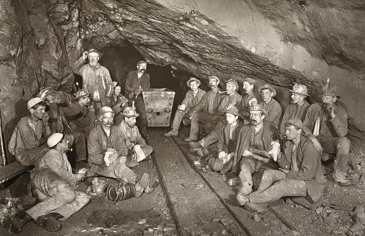 „Croust time”, kopalnia East Pool, ilustracja z „Mongst mines and miners, or Underground Scenes by Flash-Light” J.C. Burrowsa i Williama Thomasa, pub. 1893 (zdjęcie w sepii) autorstwa John Charles Burrow