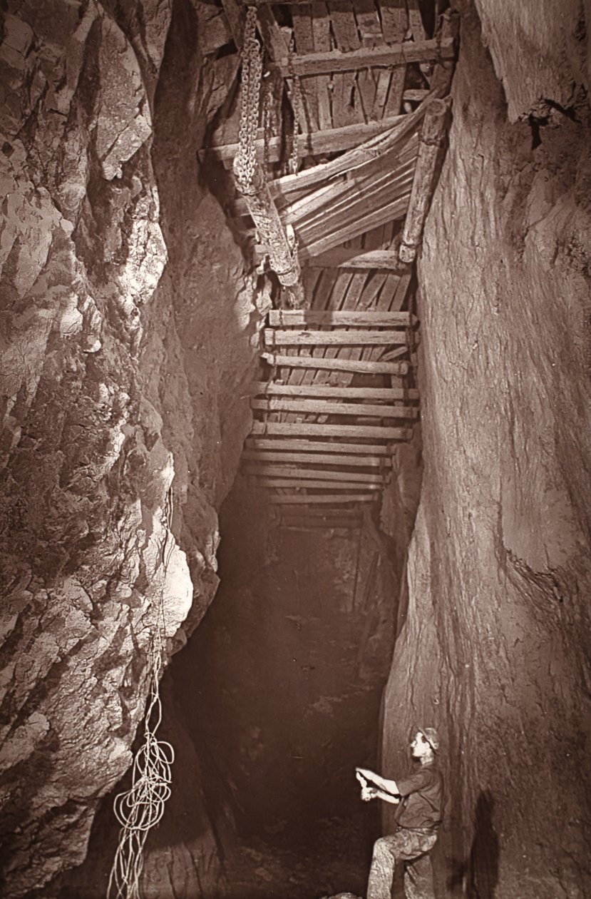 375 w kopalni Dolcoath, ilustracja z „Mongst Miners and Miners, czyli Underground Scenes by Flash-Light” J.C. Burrowsa i Williama Thomasa, wyd. 1893 (zdjęcie w sepii) autorstwa John Charles Burrow