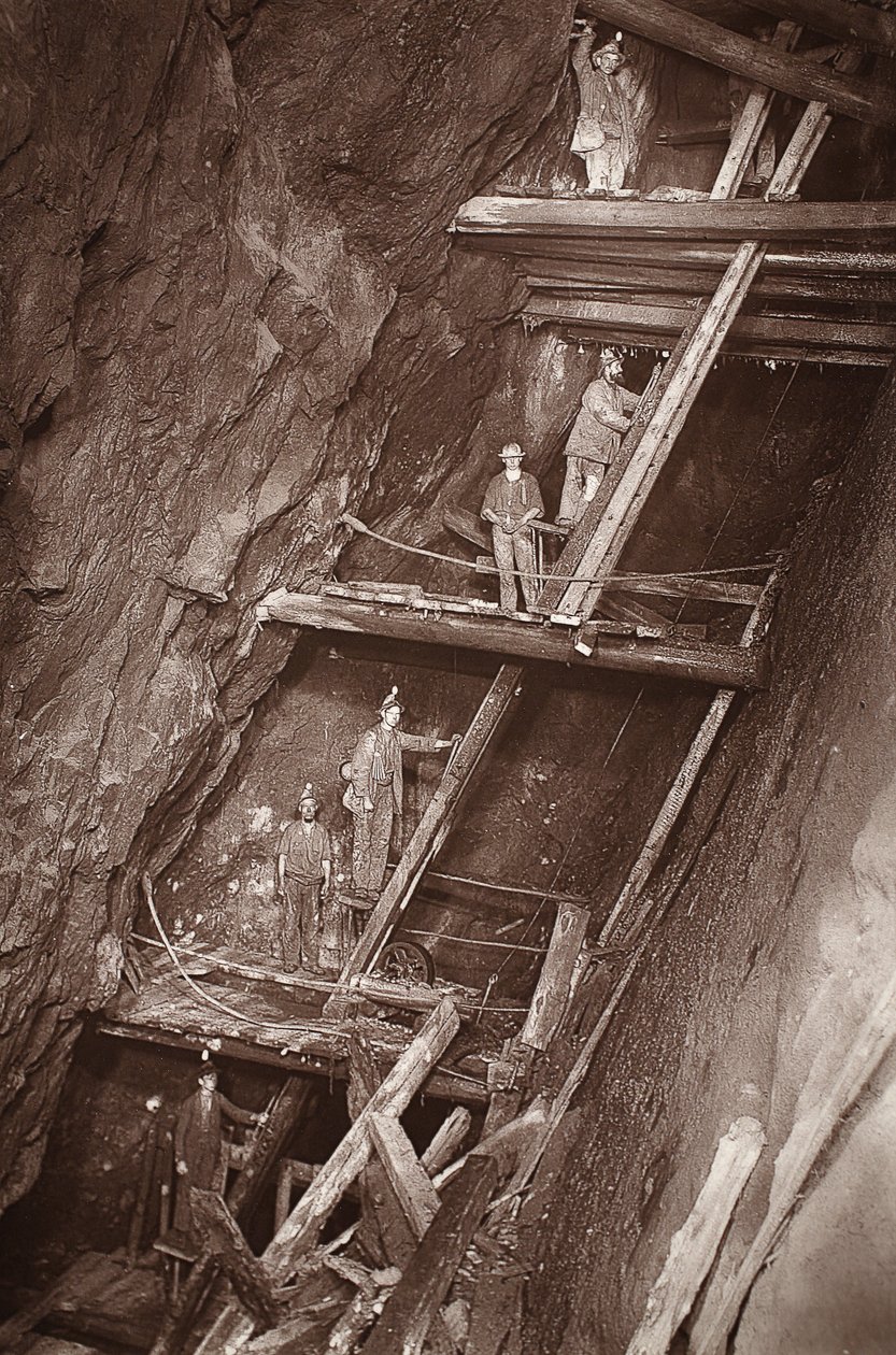 The Man Engine at Dolcoath Mine, ilustracja z „Mongst Miners and Miners, czyli Underground Scenes by Flash-Light” J.C. Burrowsa i Williama Thomasa, pub. 1893 (zdjęcie w sepii) autorstwa John Charles Burrow