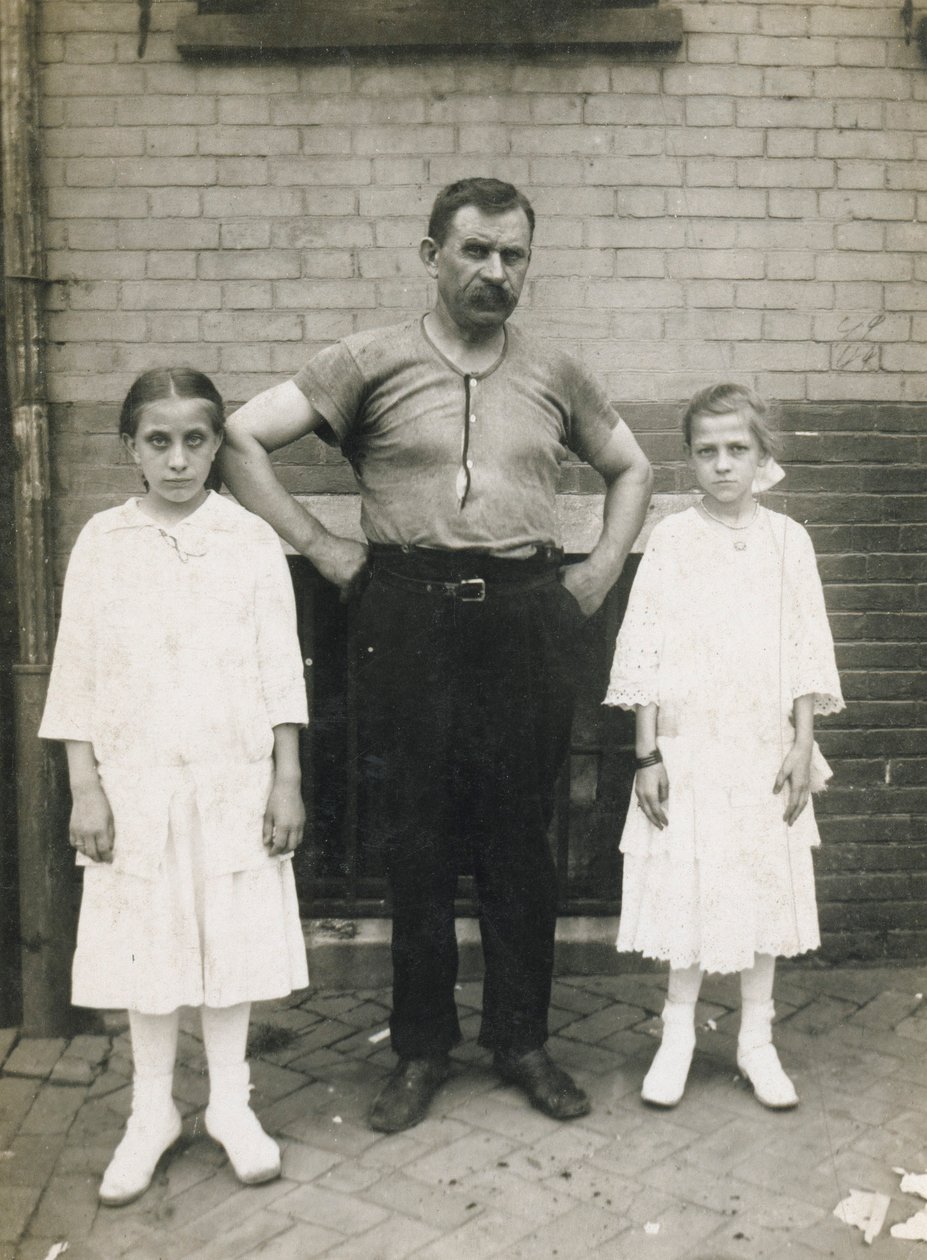 Robotnik i jego córki, Kensington, Filadelfia autorstwa John Frank Keith