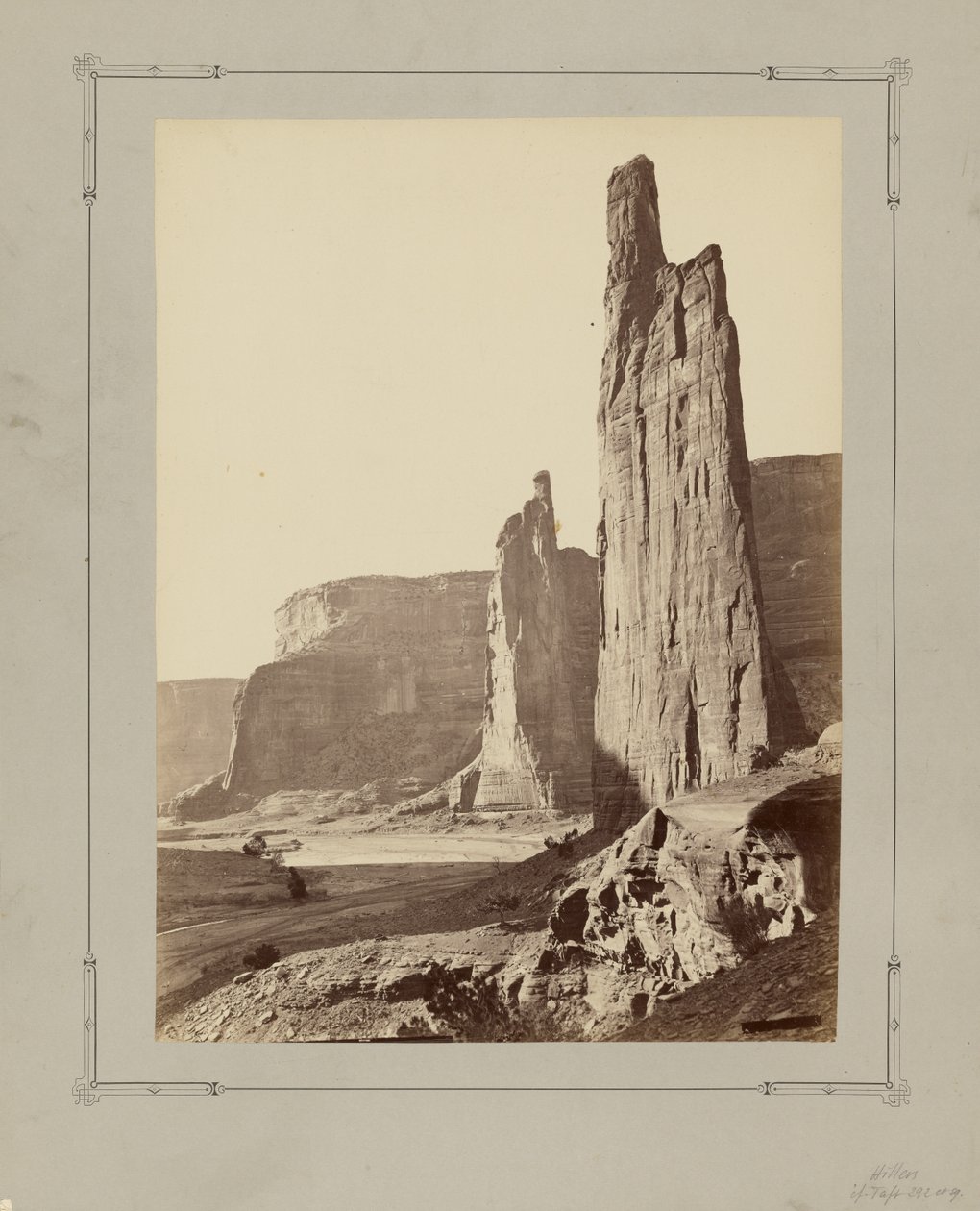 Captains of the Canon, Canon de Chelley, Arizona autorstwa John K. Hillers