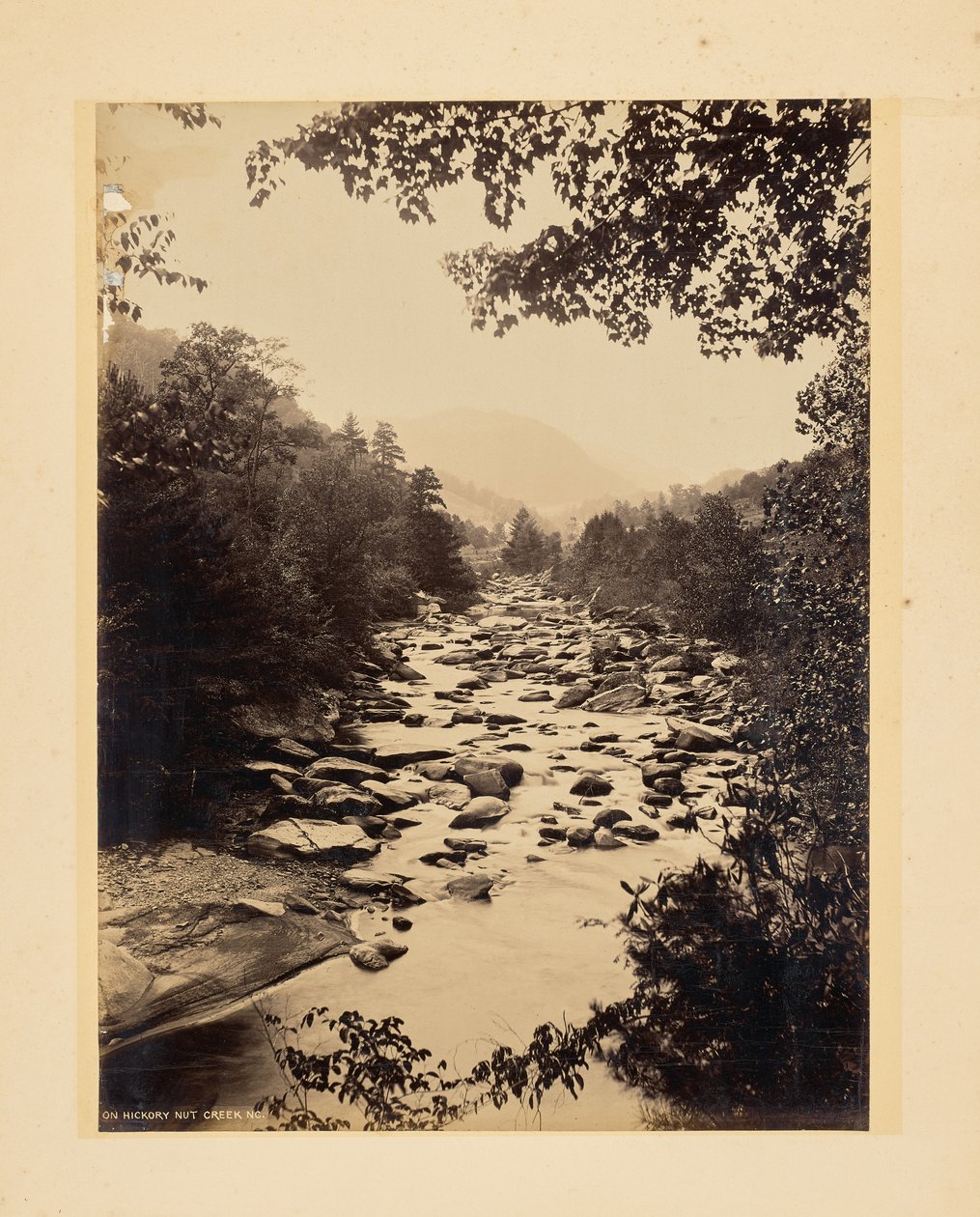 Nad Hickory Nut Creek w Karolinie Północnej autorstwa John K. Hillers