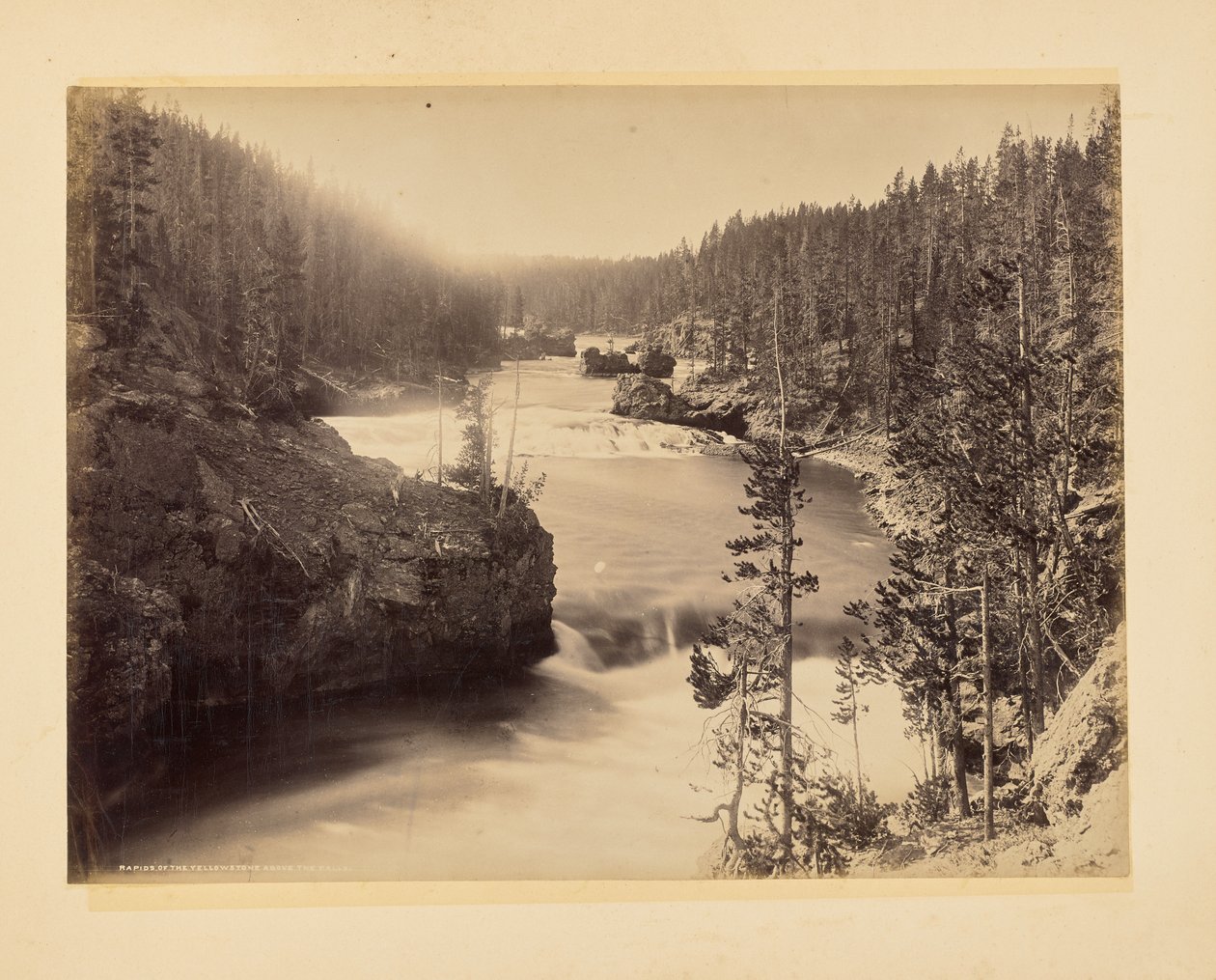 Bystrza Yellowstone powyżej wodospadów autorstwa John K. Hillers