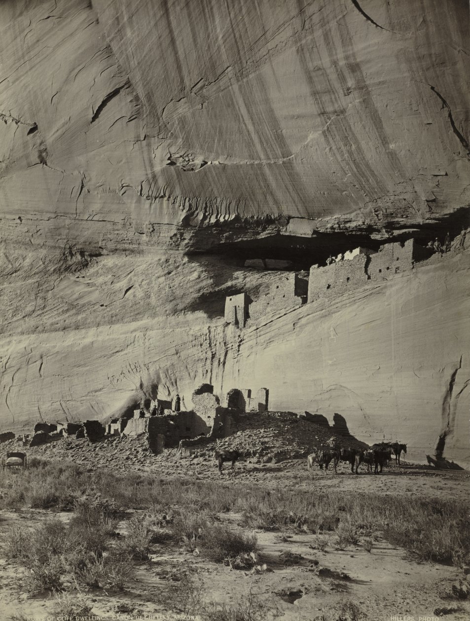 Ruiny skalnych siedzib, Cañon de Chelly, Arizona autorstwa John K. Hillers