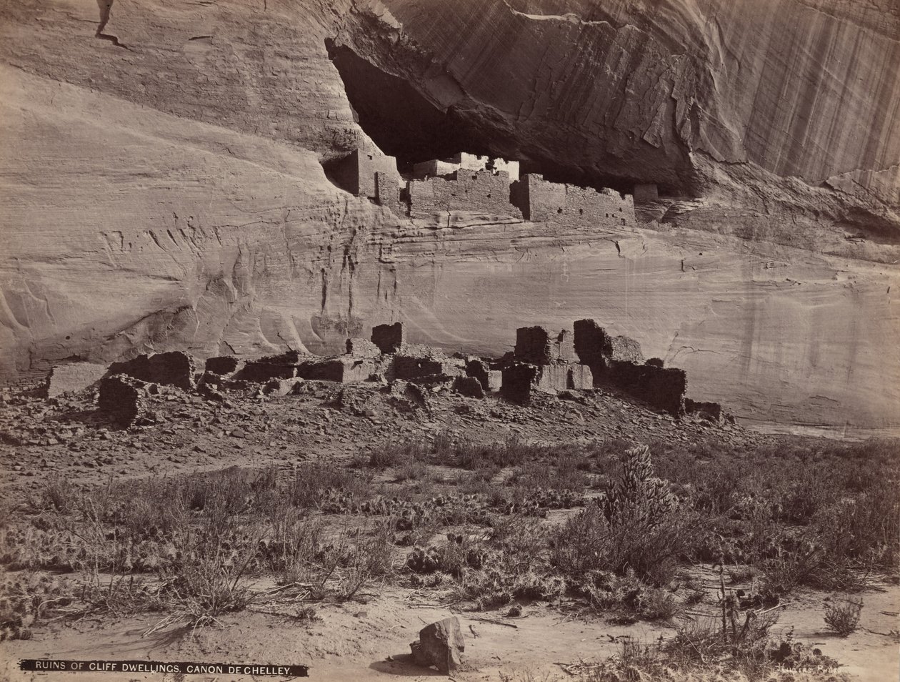 Ruiny Cliff Dwellings, Canyon de Chelly, 1879-1881 (zdjęcie) autorstwa John K. Hillers