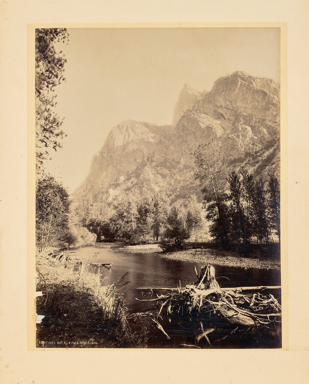 Sentinel Rock, Kings River, Kalifornia autorstwa John K. Hillers