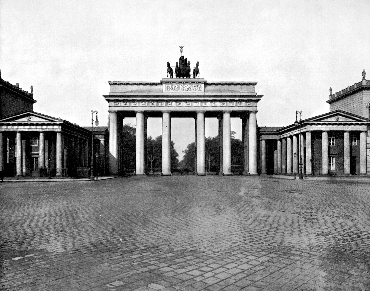 Brama Brandenburska, Berlin, 1893. autorstwa John L. Stoddard