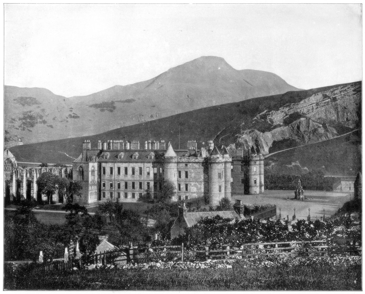 Pałac Holyrood, Edynburg, Szkocja, koniec XIX wieku autorstwa John L. Stoddard