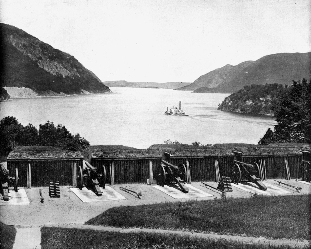 W górę rzeki Hudson od West Point w stanie Nowy Jork, USA, 1893 r. autorstwa John L. Stoddard