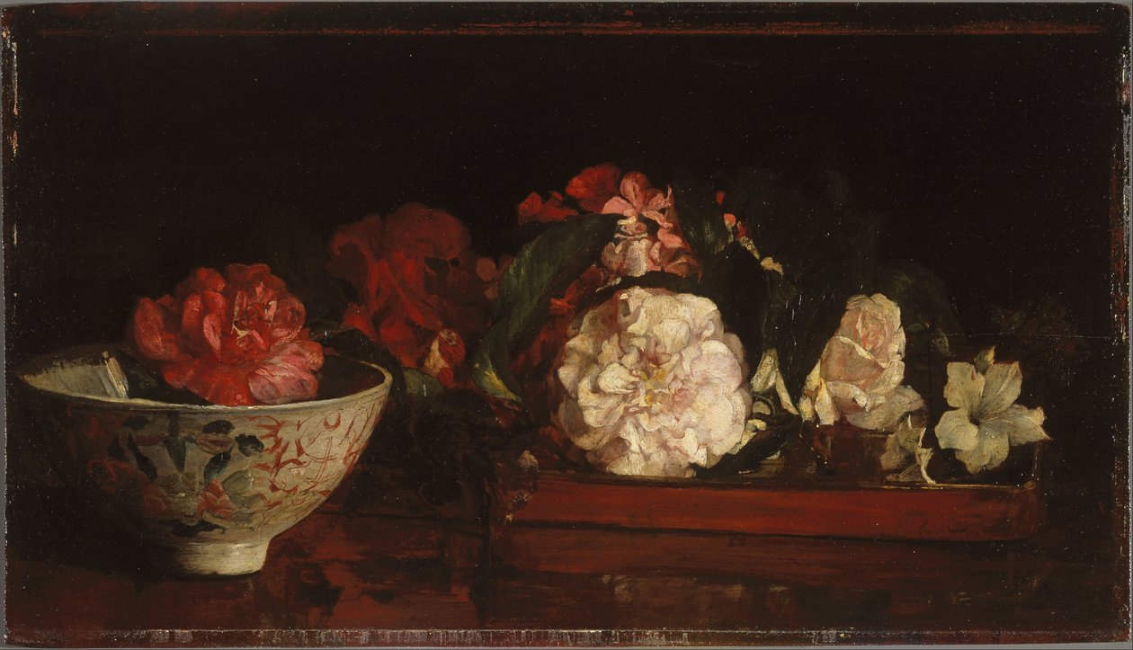 Kwiaty na japońskiej tacy na mahoniowym stole autorstwa John La Farge
