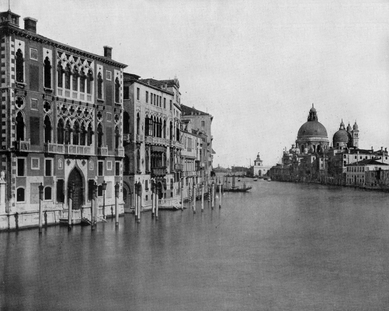 Canal Grande w Wenecji (zdjęcie czarno-białe) autorstwa John Lawson Stoddard