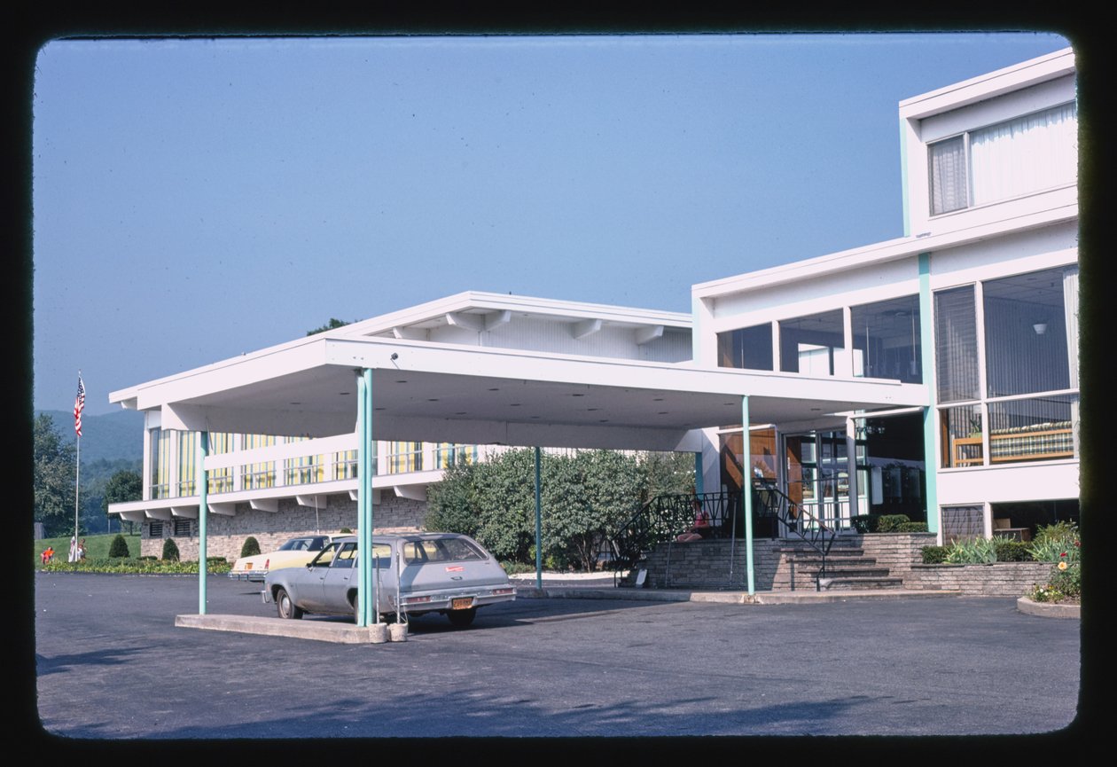 Homowack Hotel and Lodge, Spring Glen, Nowy Jork, USA autorstwa John Margolies