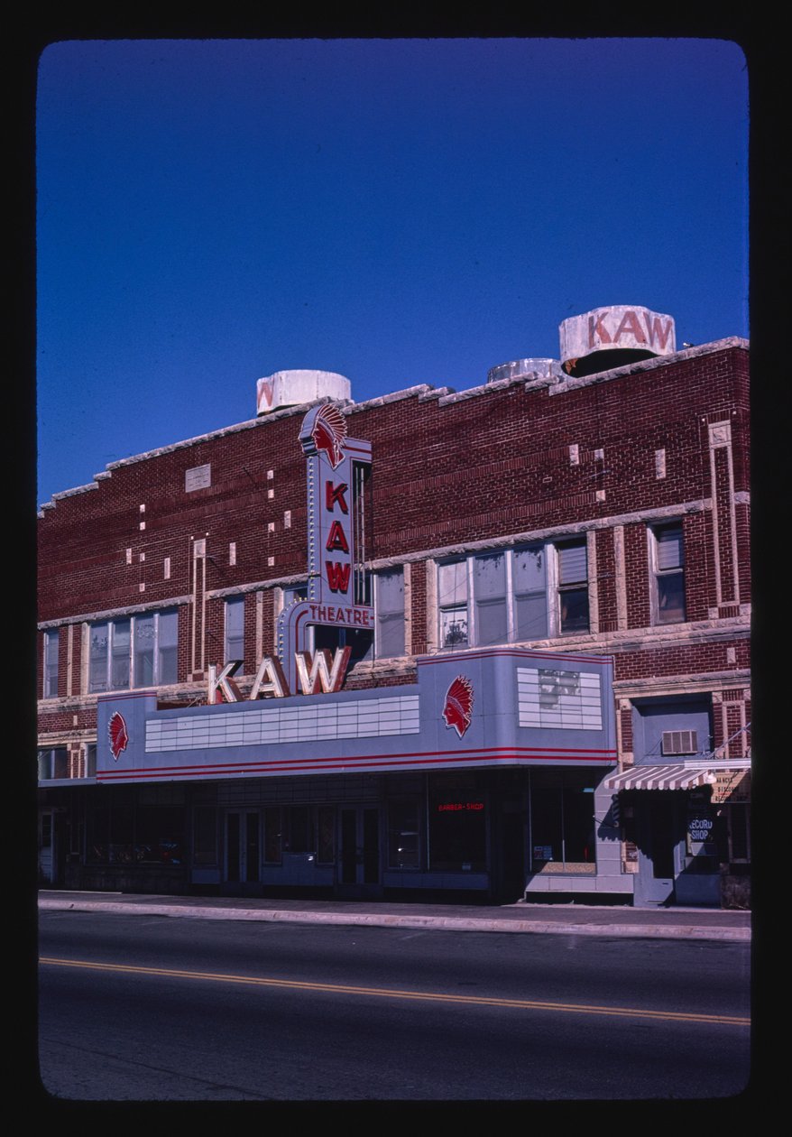 Kaw Theater, Washington Street, Junction City, Kansas, USA autorstwa John Margolies