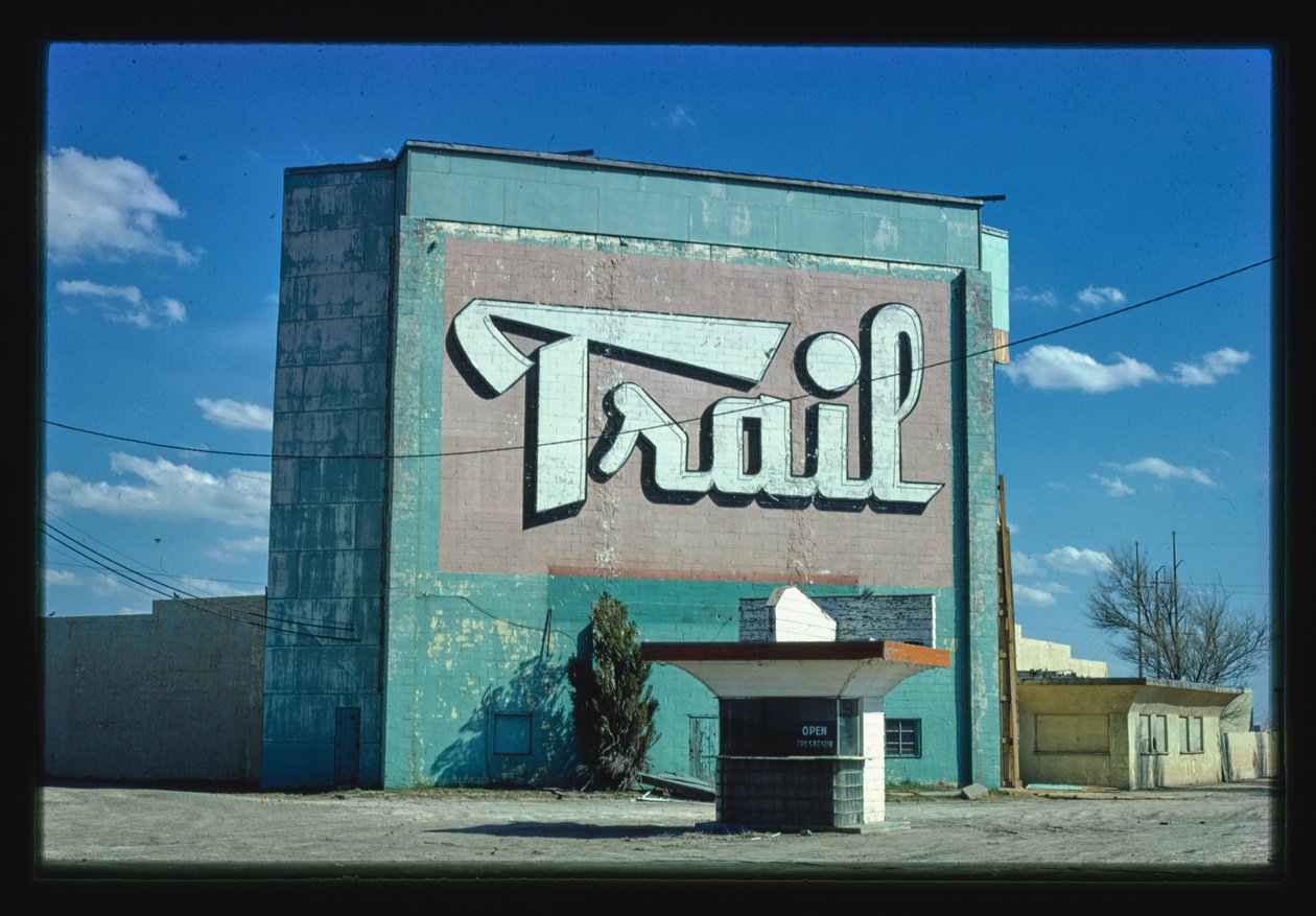 Trail Drive-In, Amarillo, Teksas, USA autorstwa John Margolies