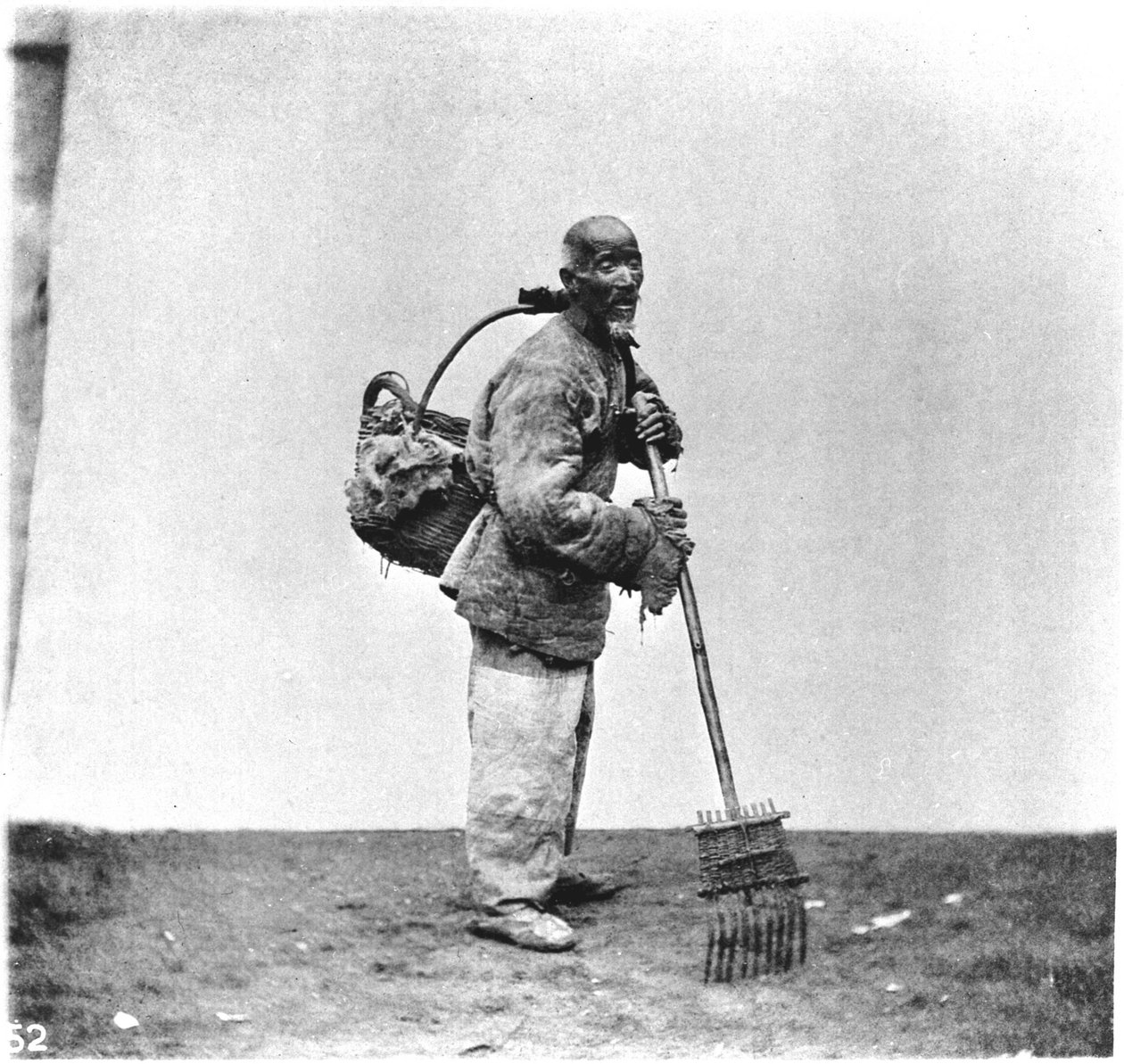 Gazeta codzienna w Chinach około 1870 roku (foto) autorstwa John Thomson