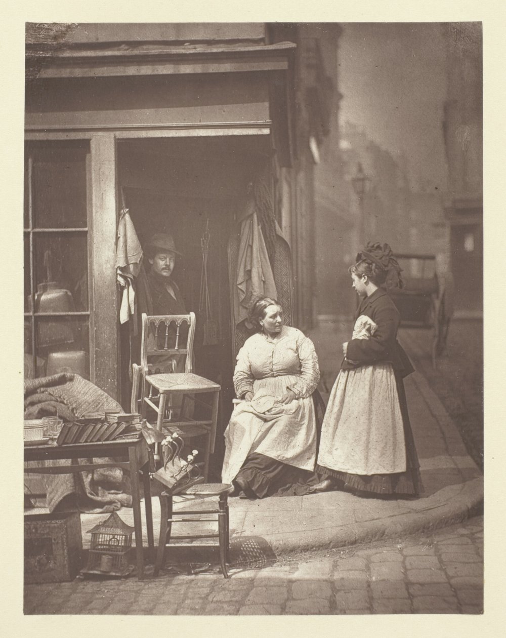 Stare meble autorstwa John Thomson
