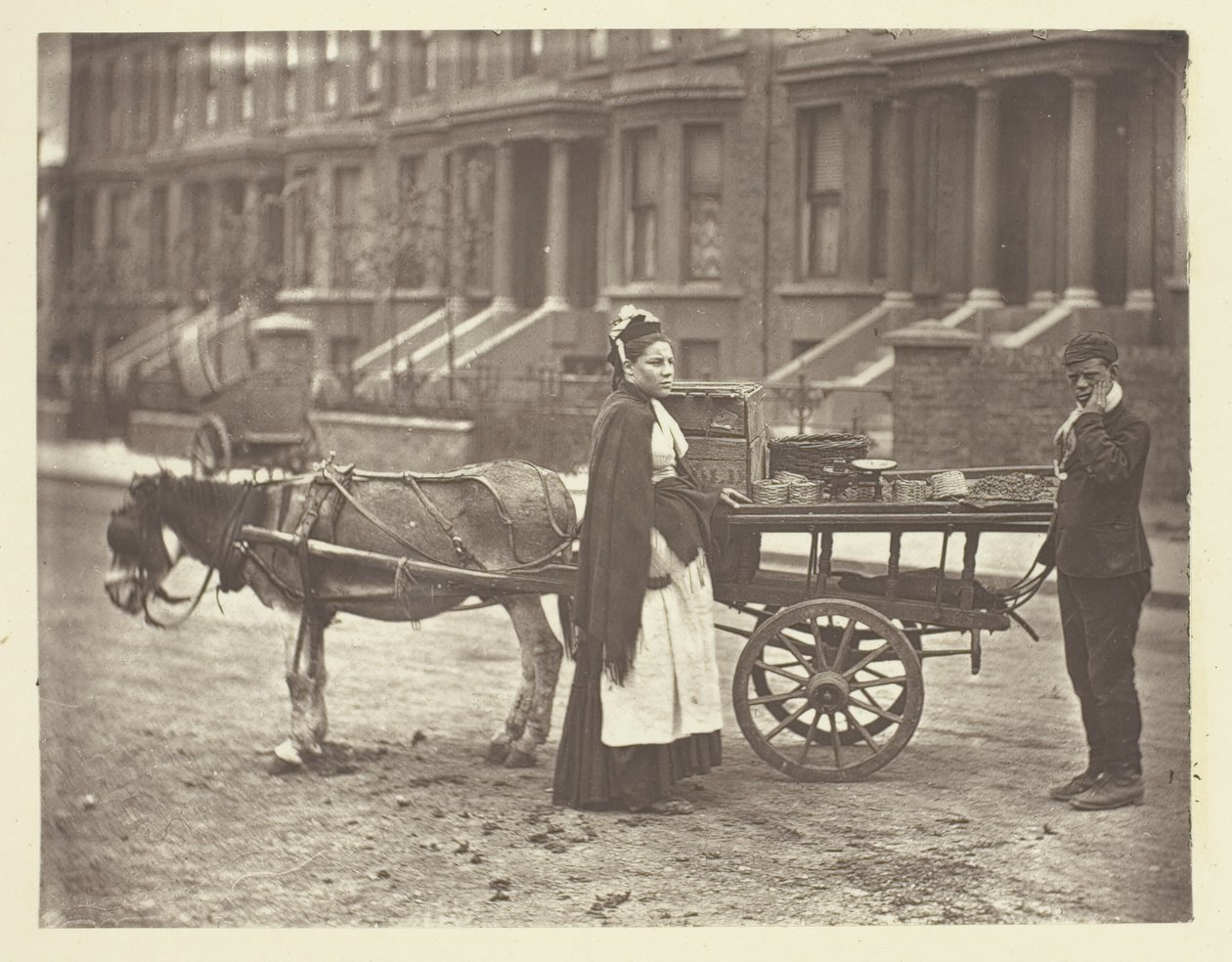 Truskawki. Wszystkie dojrzałe! Wszystko dojrzałe!, 1881. autorstwa John Thomson