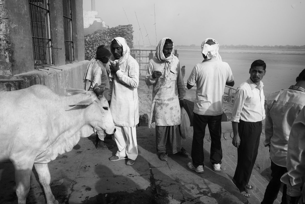 Manikarnika Ghat, Waranasi, 2016 r. (zdjęcie) autorstwa Jon Nicholson