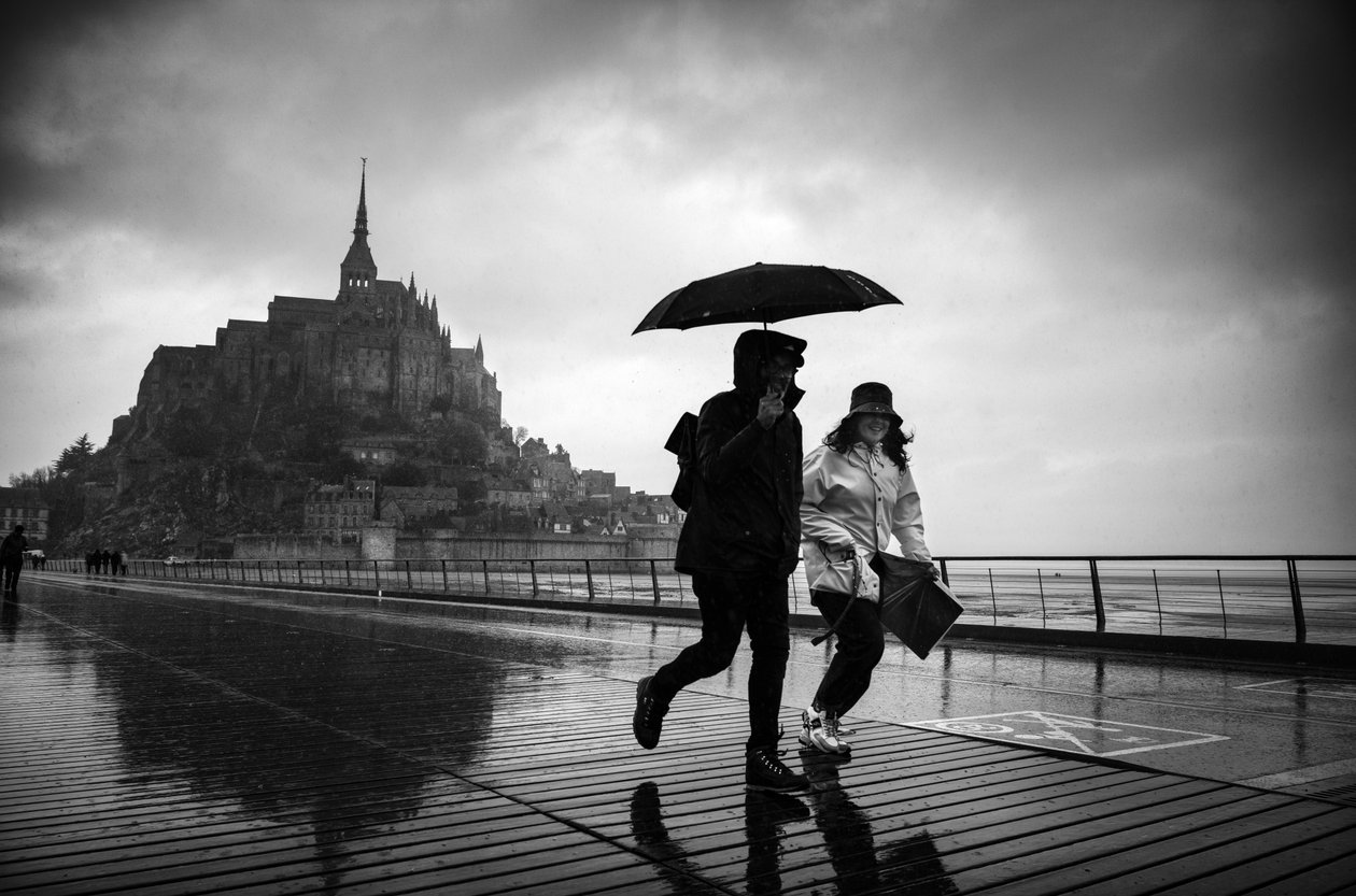 W drodze na Mont St Michel, 2022 r. (zdjęcie ilustracyjne) autorstwa Jon Nicholson
