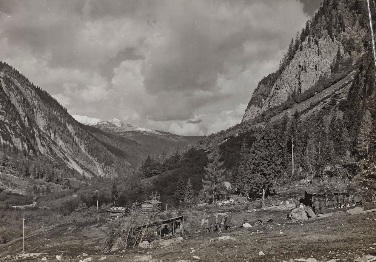 Album "Moja wojna światowa - wspomnienia Frontu Południowo-Zachodniego w Karyntii, Włochy, Trentino-Alto Adige) 31.03.1915-12.11.1918 - Josef Zohles Wiedeń": żołnierze w Dolinie L autorstwa Josef Zohles