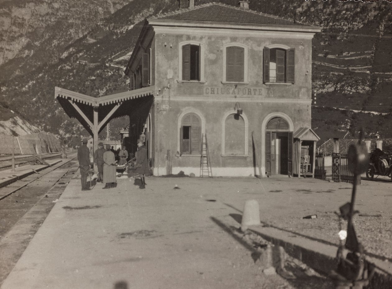 Album "Moja wojna światowa - wspomnienia Frontu Południowo-Zachodniego w Karyntii, Włochy, Trentino-Alto Adige) 31.03.1915-12.11.1918 - Josef Zohles Wien": stacja Chiusaforte (b/w autorstwa Josef Zohles