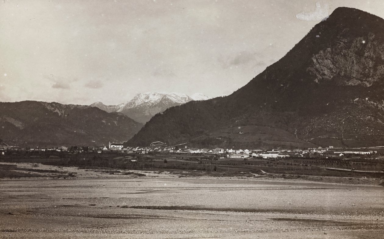 Album "Moja wojna światowa - wspomnienia Frontu Południowo-Zachodniego w Karyntii, Włochy, Trentino-Górna Adyga) 31.03.1915-12.11.1918 - Wiedeń Josefa Zohlego": widok Tolmezzo (zdjęcie czarno-białe) autorstwa Josef Zohles