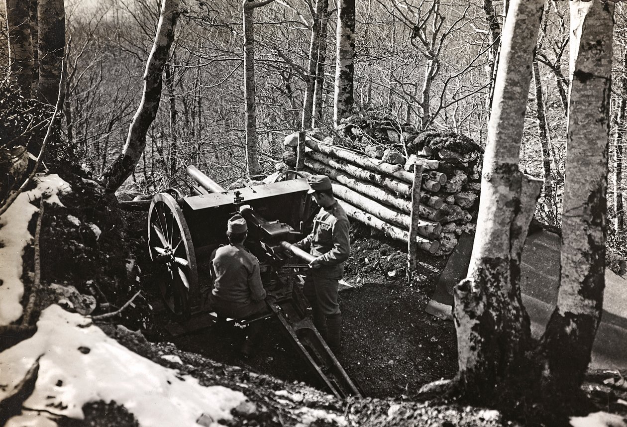 Album "Moja wojna światowa - wspomnienia Frontu Południowo-Zachodniego w Karyntii, Włochy, Trentino-Alto Adige) 31.03.1915-12.11.1918 - Josef Zohles Vienna": Żołnierze z armatą (b/w p autorstwa Josef Zohles